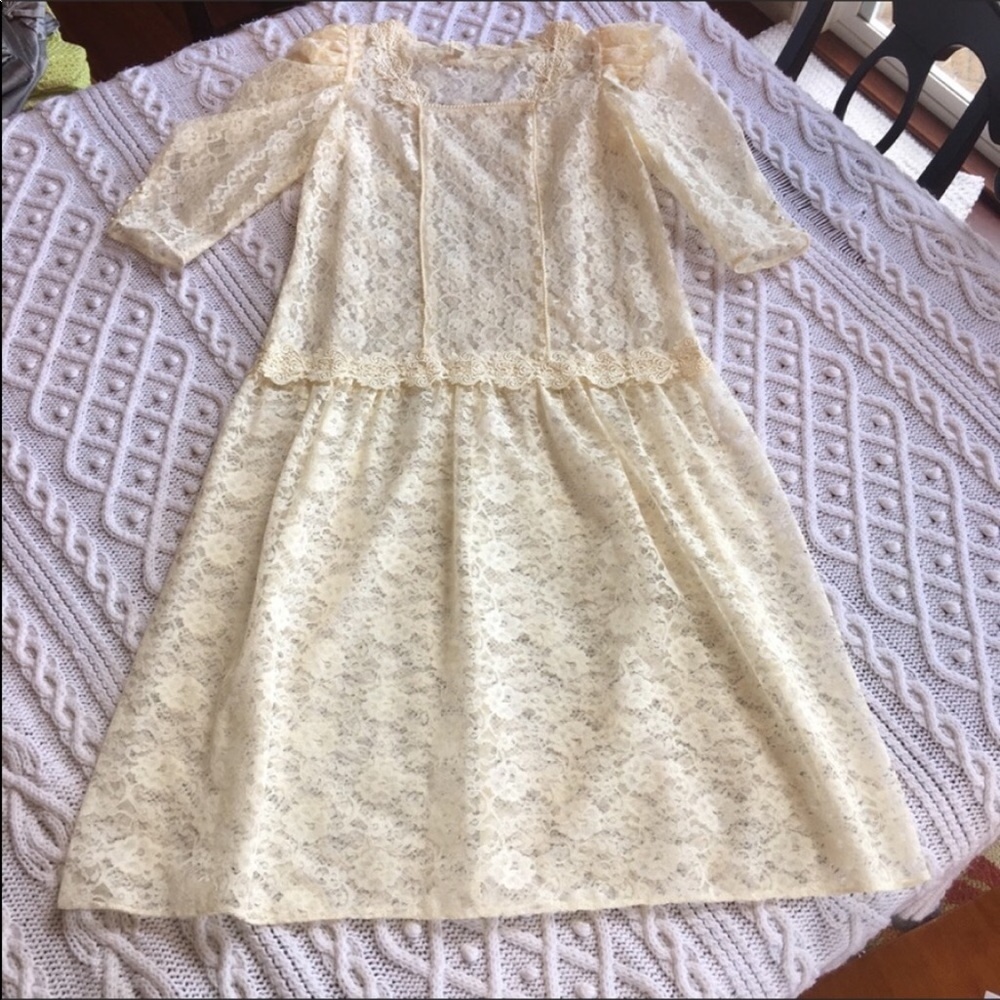 True Vintage Lace Dress w Pearl Trim Sz M